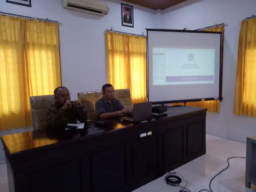 Bapak Kasubbag. TU Balai Bahasa Aceh sedang menyampaikan sambutan