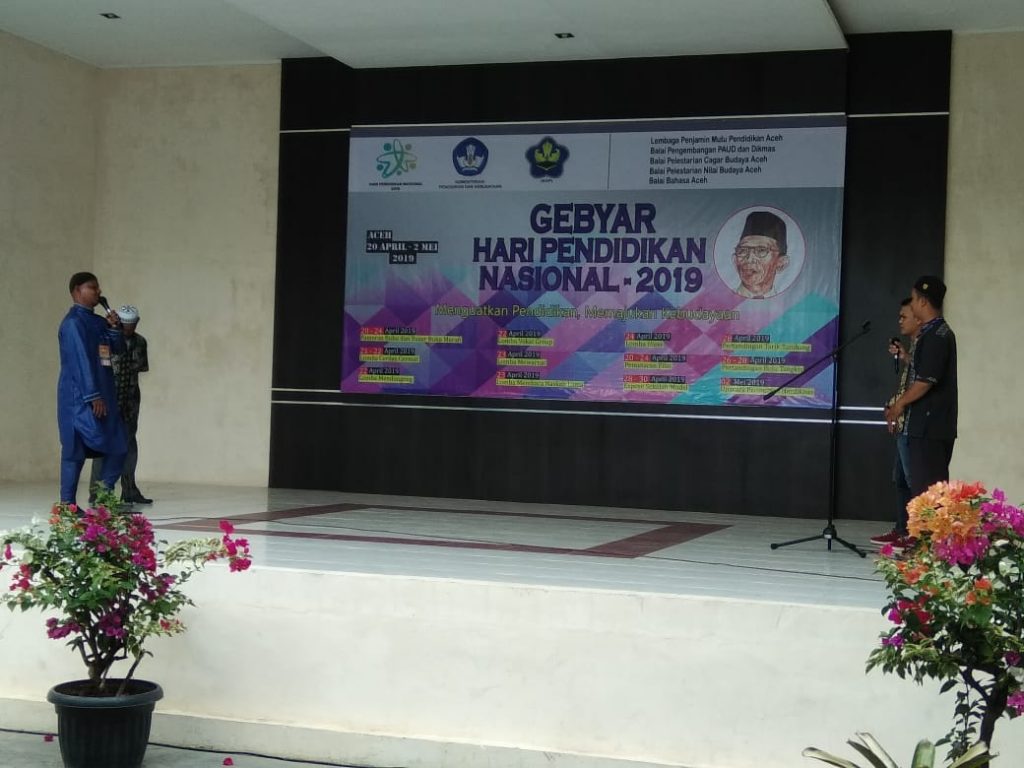 Lomba Adu Hiem sedang berlangsung