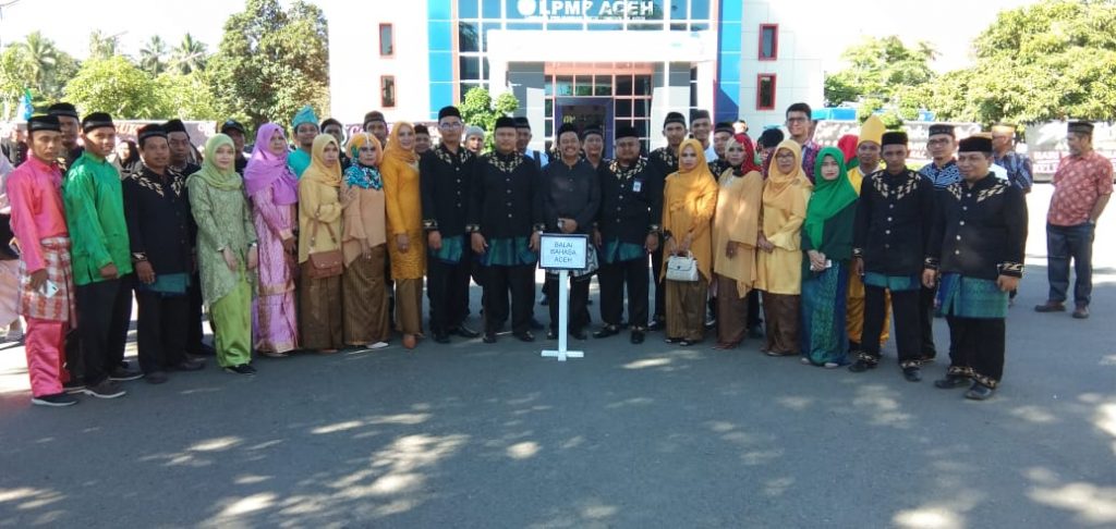 Foto bersama sesaat setelah upacara Hardiknas 2019