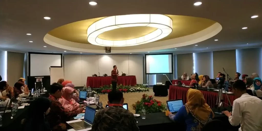 Suasana presentasi peserta pada sesi praktik baik berliterasi