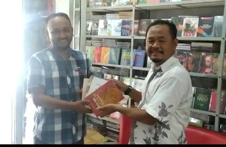 Bandar Publishing Hibahkan Buku Ke Balai Bahasa Aceh