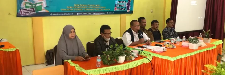 Bapak Karyono memberikan sambutan di aula dalam pembukaan Pelatihan Pemberdayaan Komunitas Penggerak Literasi di Kabupaten Aceh Tengah