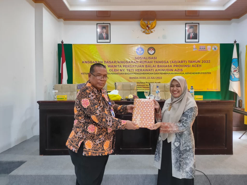 penyerahan cendera mata