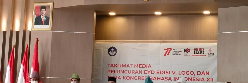 Kepala Badan Bahasa, E. Aminudin Aziz. menjelaskan perihal EYD edisi V yang baru saja diluncurkan