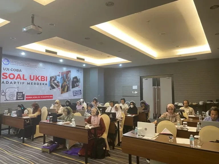 Peserta tampak serius mengikuti UKBI di Kyriad Muraya
