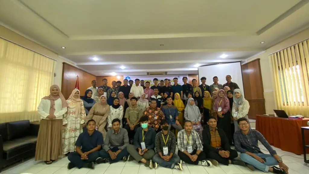 Foto bersama dalam acara Bengkel Sastra Duta Bahasa Provinsi Aceh