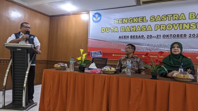 Pak Karyono menyampaikan sambutan
