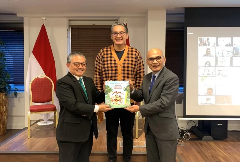 penyerahan buku cerita