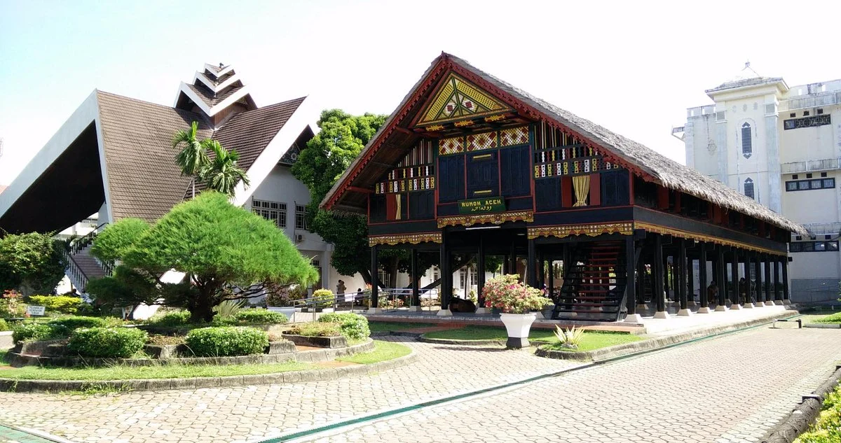 MENGAPA TAK KITA TITIPKAN BAHASA PADA LANGKAH MEREKA