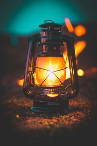 Foto oleh Vlad Bagacian: https://www.pexels.com/id-id/foto/foto-lampu-menyala-3163877/