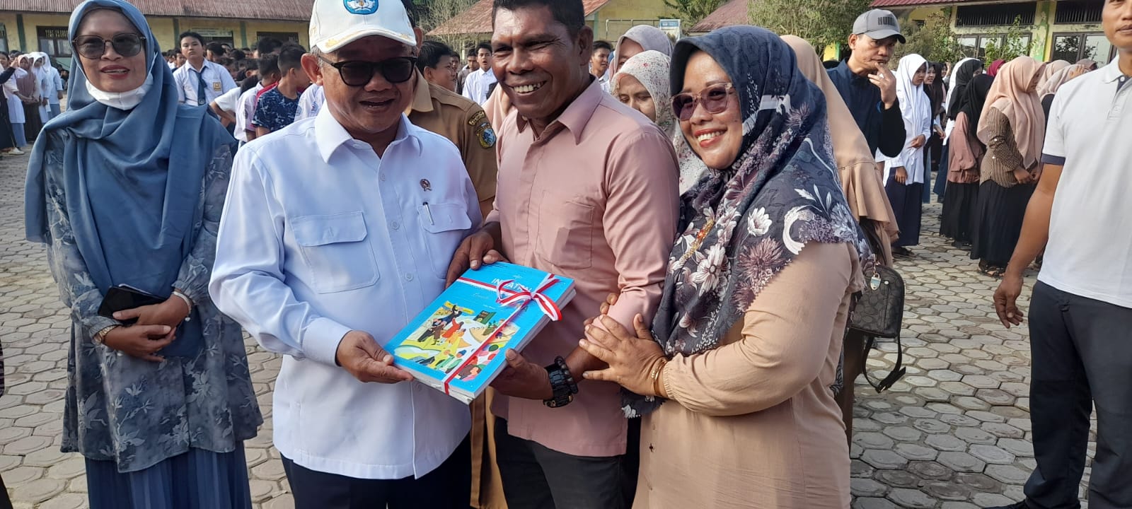 Penyerahan Bantuan Buku Bacaan Literasi di SMAN 4 Kejuruan Muda, Aceh Tamiang