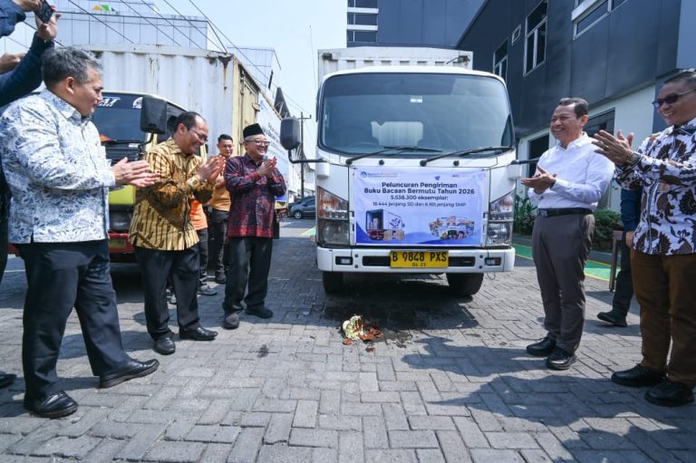 Lebih dari 5,5 Juta Buku Bacaan Bermutu Dikirim untuk Perkuat Literasi Anak Indonesia