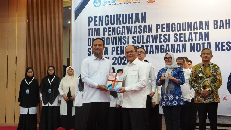 Sulawesi Selatan Kukuhkan Tim Pengawasan Bahasa Indonesia di Ruang Publik